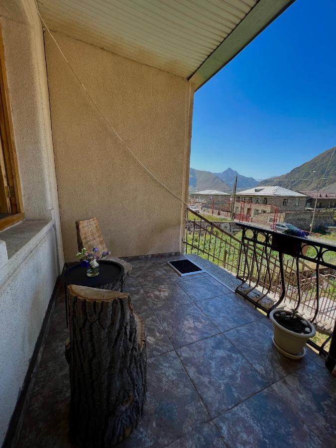 Guesthouse Kostava 72 Казбеги Екстериор снимка